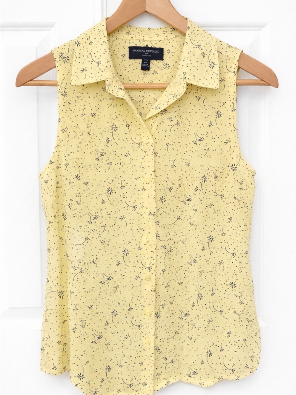 Banana Republic Pale Yellow Sleeveless Floral-Print Button Front Blouse